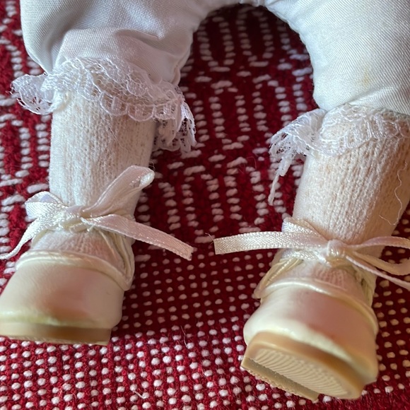 Collector’s Choice porcelain bisque musical doll - Picture 5 of 8